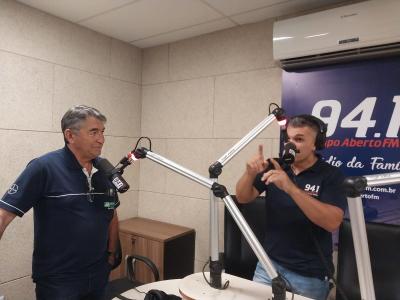 Campo Abeto FM está com programação especial dos 33 anos